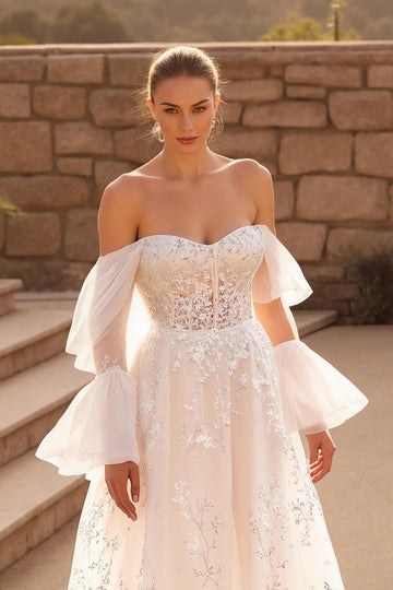 Ivoire Une Ligne Hors L’épaule Flare Sleeve Chapel Train Robe de mariée avec appliques de dentelle